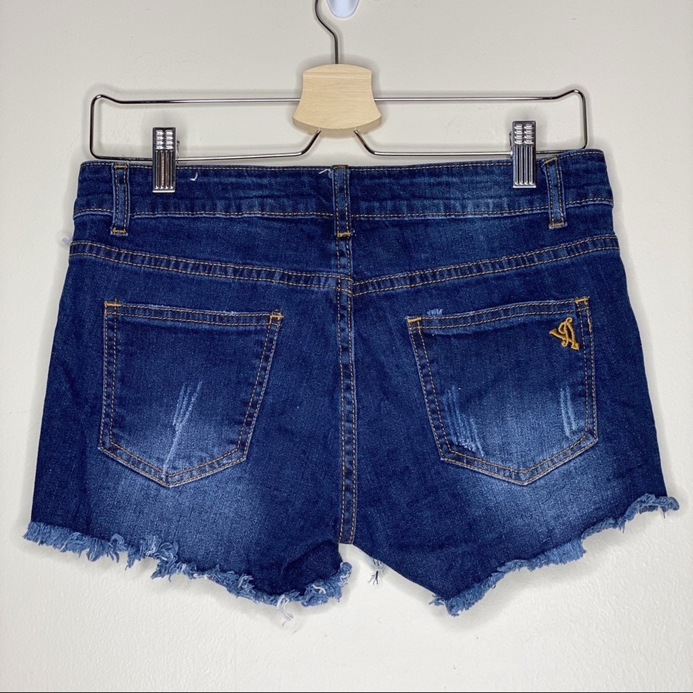VIP ROSE EMBROIDERED SHORTS SIZE 3/4 - Picture 3 of 5